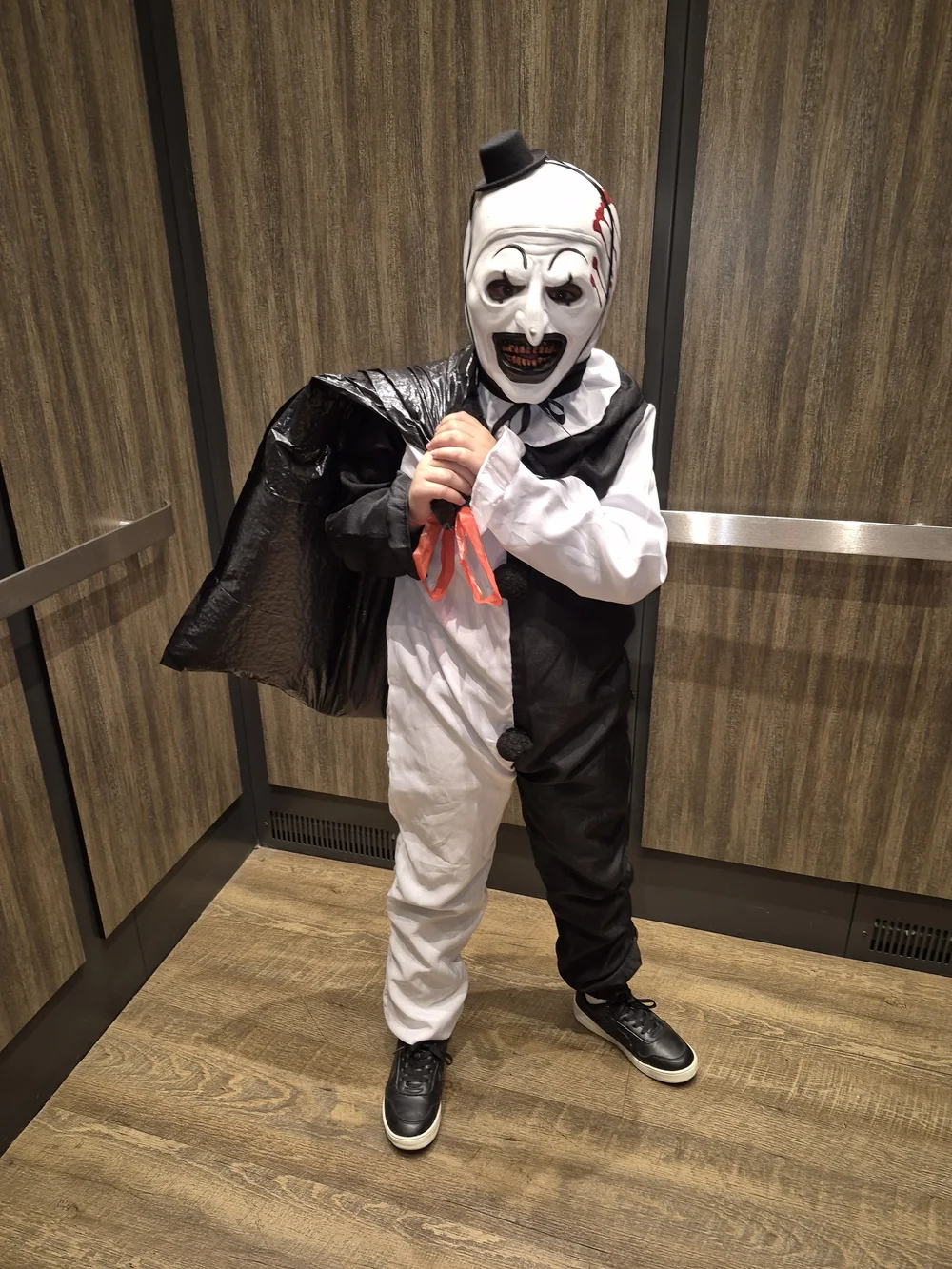 Art The Clown Black and White Creepy Kids Costume with Mask and Prop Knife
